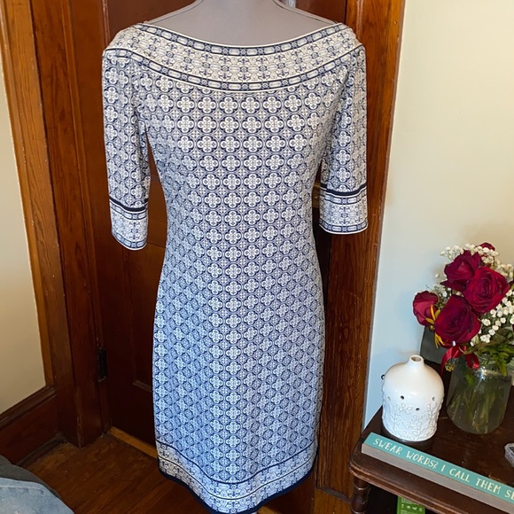 ‼️NWOT Max studio blue and white Patterned sheath dress‼️ - Picture 2 of 11
